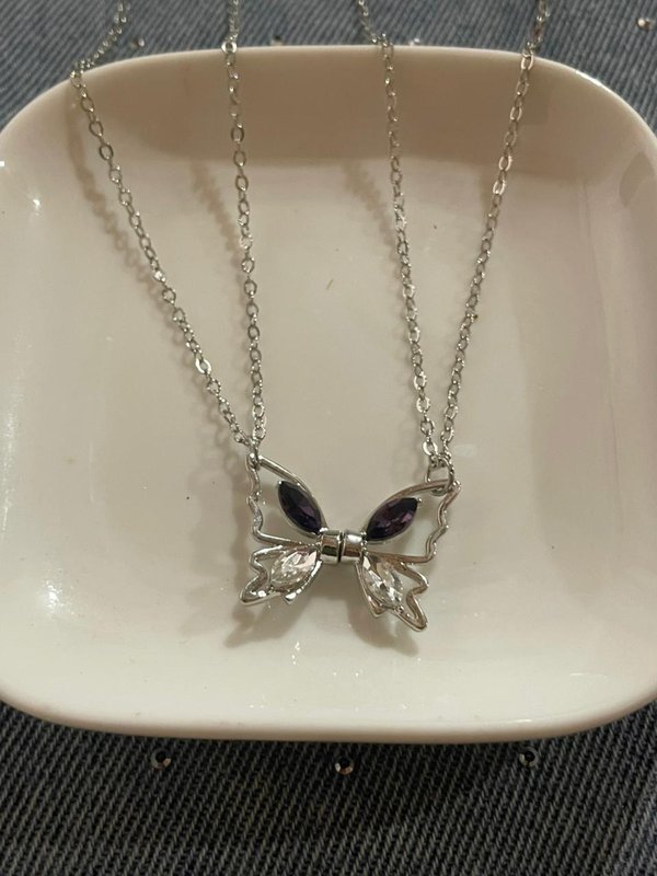 collar de mariposa con iman compartido