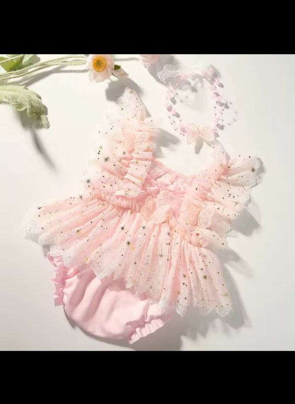 Vestido para sesión de fotos en blanco y rosa 