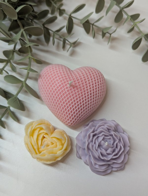 Corazón texturado + 2 flores