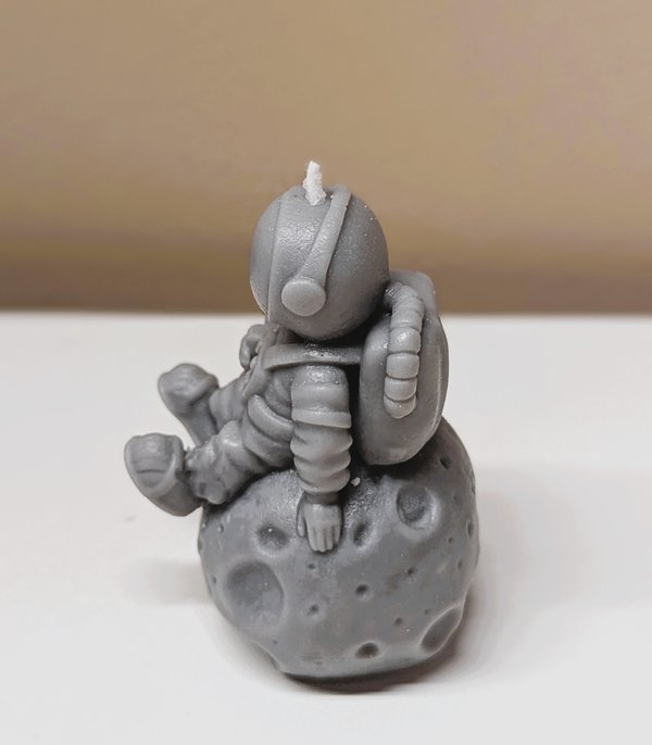 Luna con astronauta