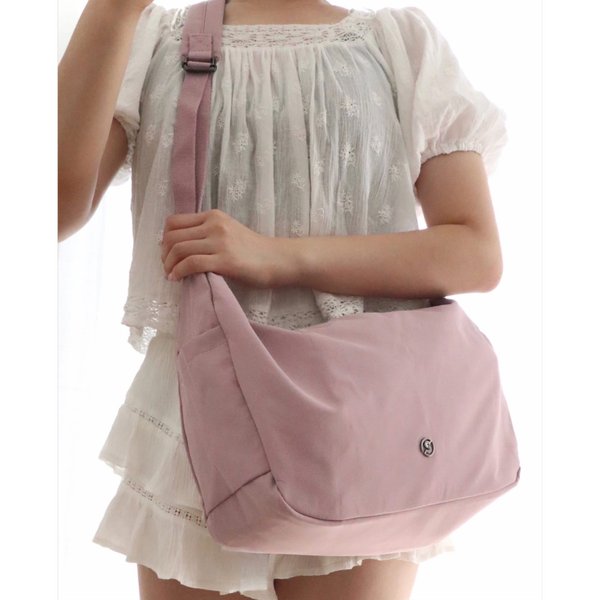 Doble forma de uso al hombro o cruzado✨(Mide: 27x15cm)🌸