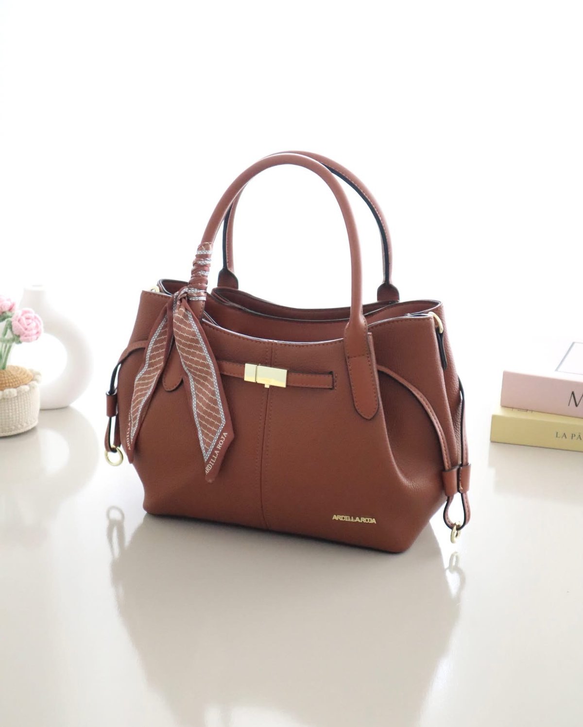 Hermosa cartera muy femenina 💅🏻y funcional 😍 - 4