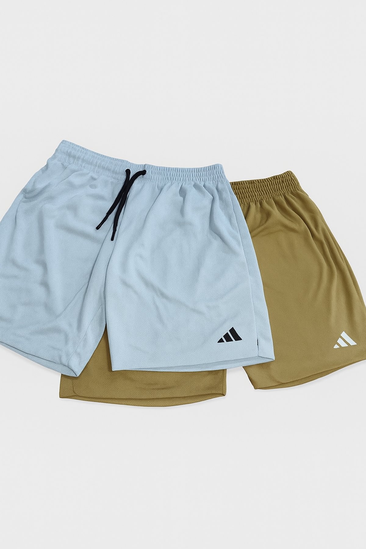 Short deportivo Adidas. - 2