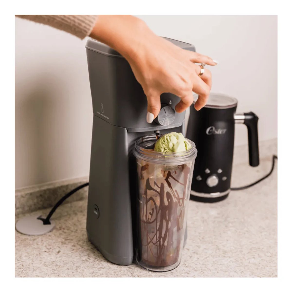 Cafetera Helada Oster 2 En 1 De 600 Ml 700W - 3