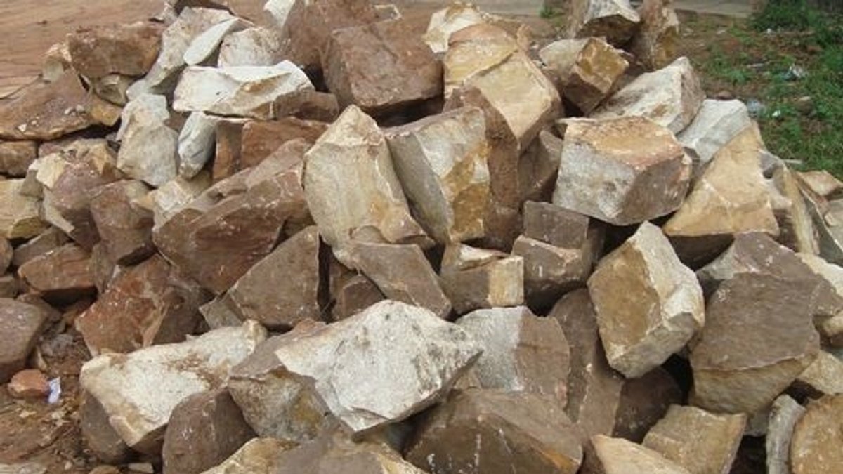 PIEDRA BRUTA P/ CIMIENTOS (emboscada)