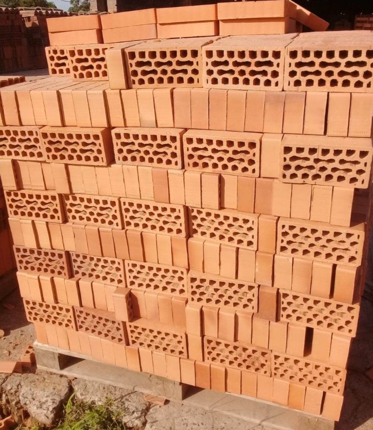 LADRILLO PRENSADO LAMINADO de 1ra (laminadito de 21 agujeros)