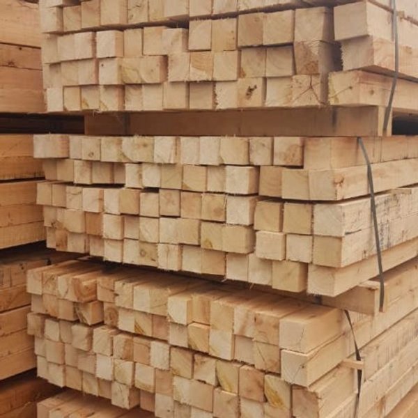 PUNTAL de Eucalipto 3x3 pulgadas  de 2,5 mts y 3 mts