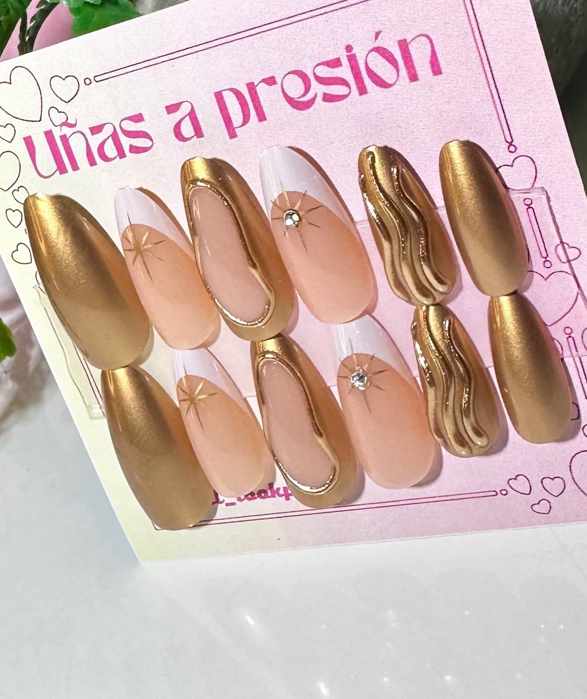 Uñas glamorosas con destellos y diseños en 3D – M100-16 - 2
