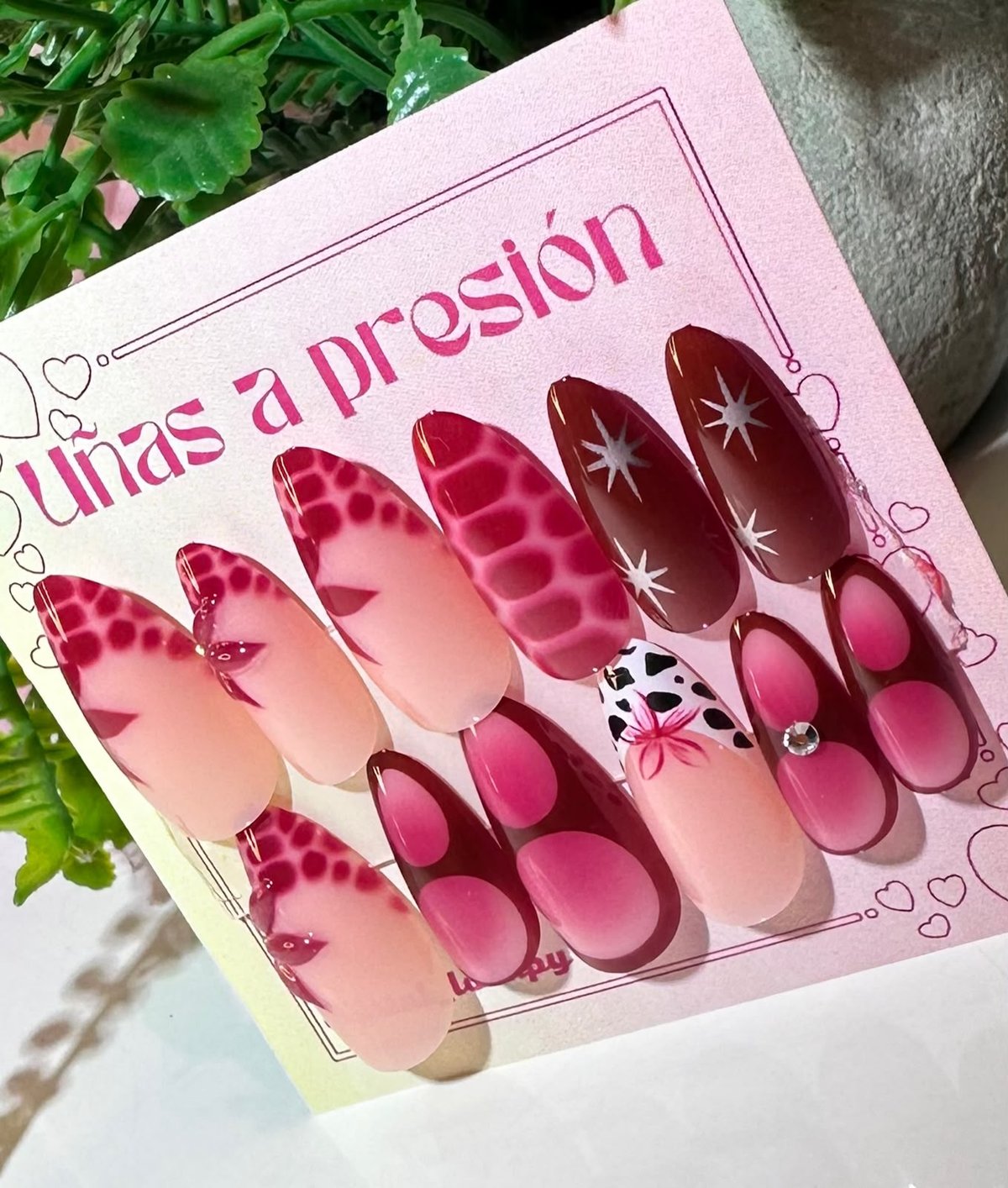 Uñas Blooming bordo con flores en 3D – M100-17