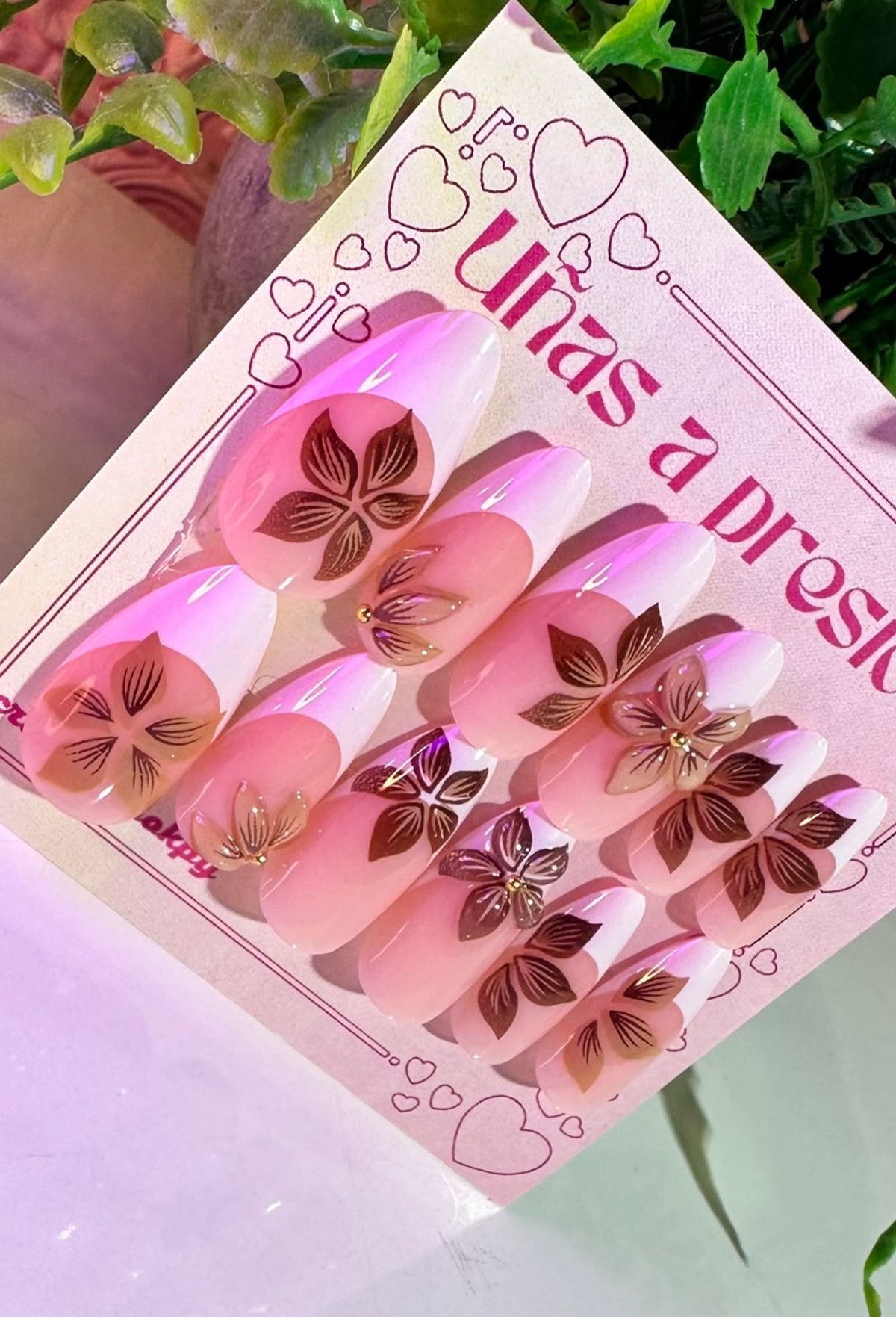 Francesas blancas con flores cafes en 3D – M100-6 - 2