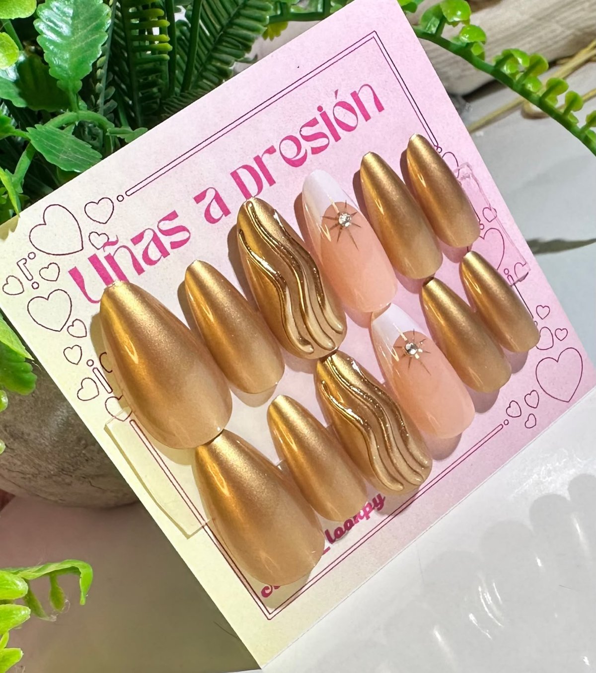 Uñas glamorosas con destellos y diseños en 3D – M100-15