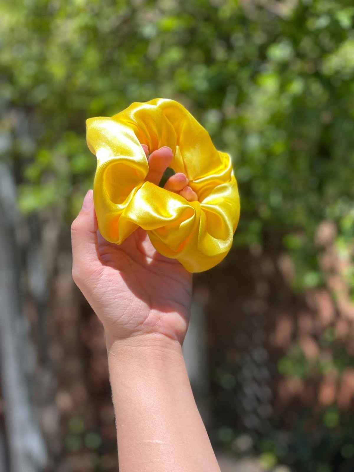 Scrunchie Amarillo satinado