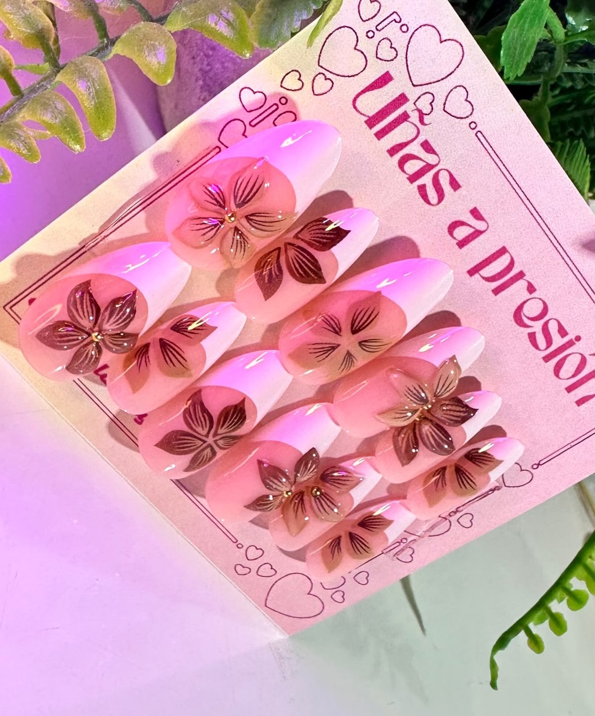 Francesas blancas con flores cafes en 3D – M100-5 - 2