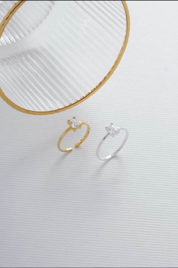 Anillo solitario bañado en oro 