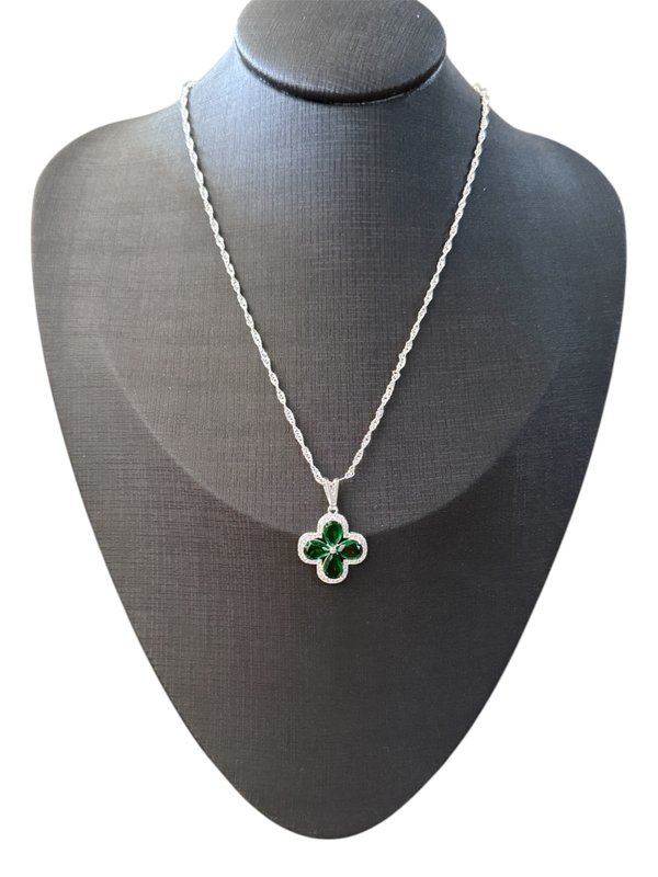 Cadena piedra trevo verde bañado en plata