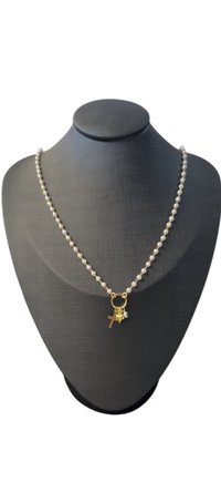 Cadena pérola cruz ojo griego 
