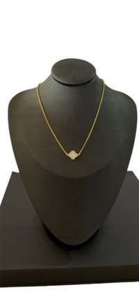 Cadena trevo blanco bañado en oro