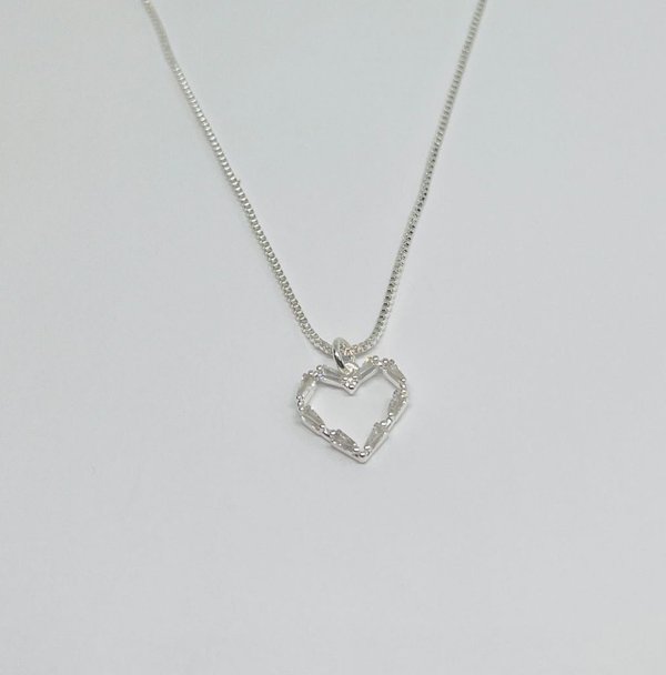 Cadena Bañada en Plata con Corazón y Cristales