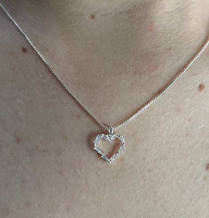 Cadena Bañada en Plata con Corazón y Cristales