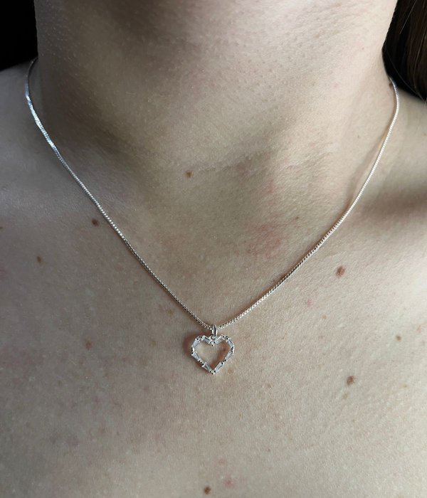 Cadena Bañada en Plata con Corazón y Cristales