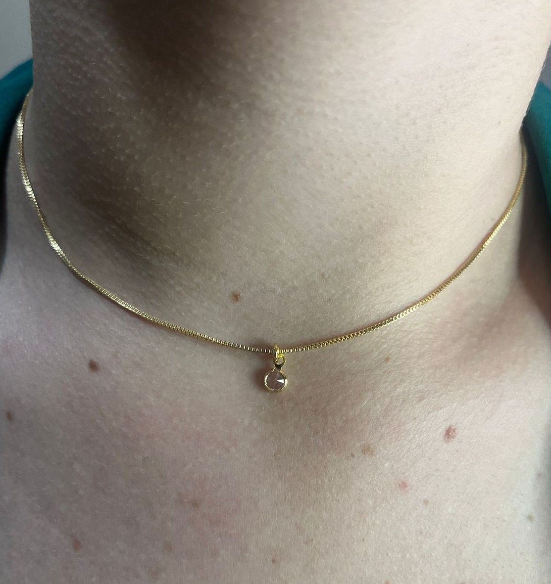 Collar Bañada en Oro Punto de Luz