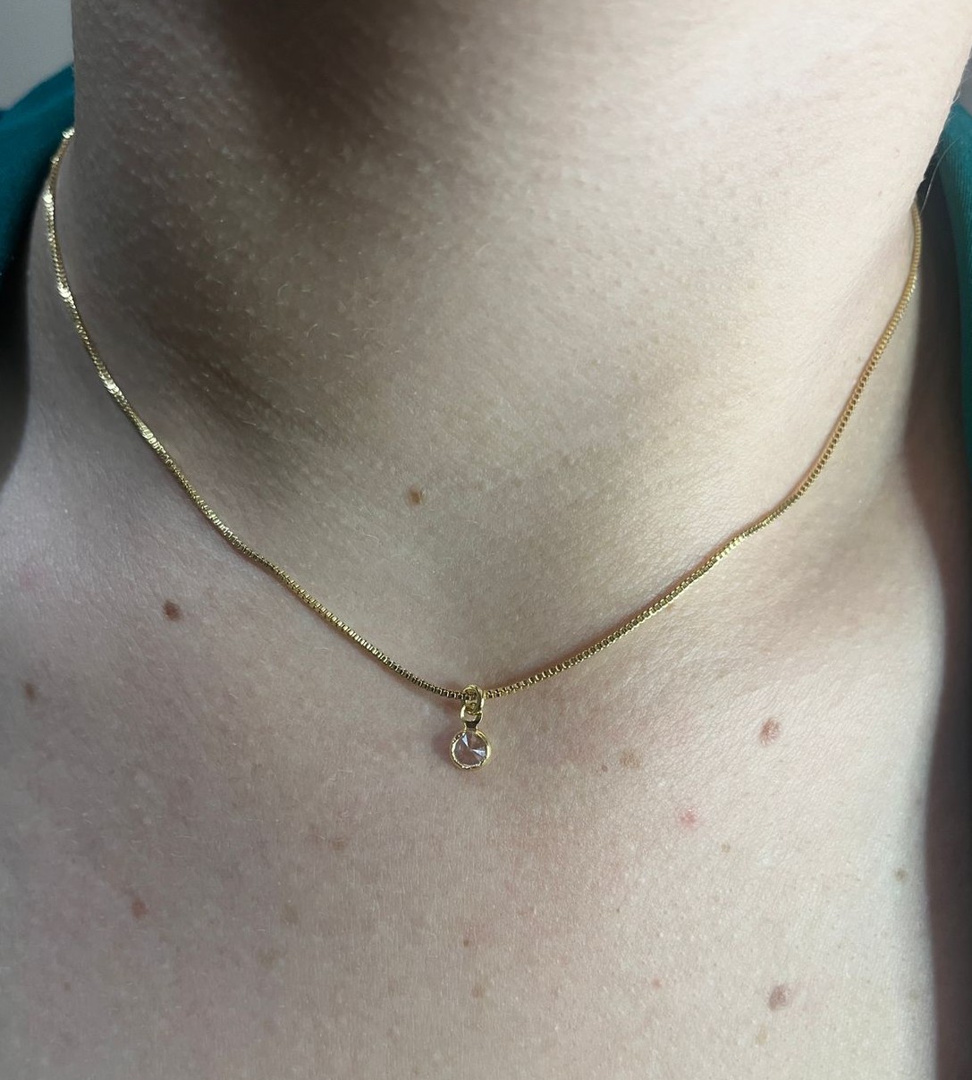 Collar Bañada en Oro Punto de Luz