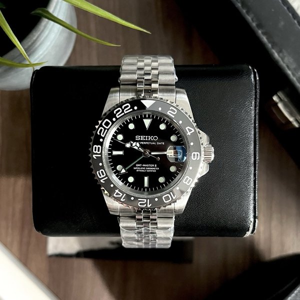 Seiko Mod GMT Master II “Bruce Wayne"