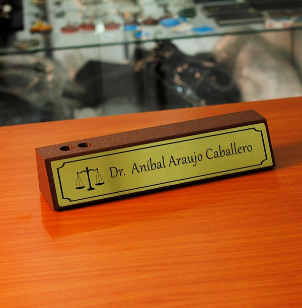 PORTANOMBRE ESCRITORIO