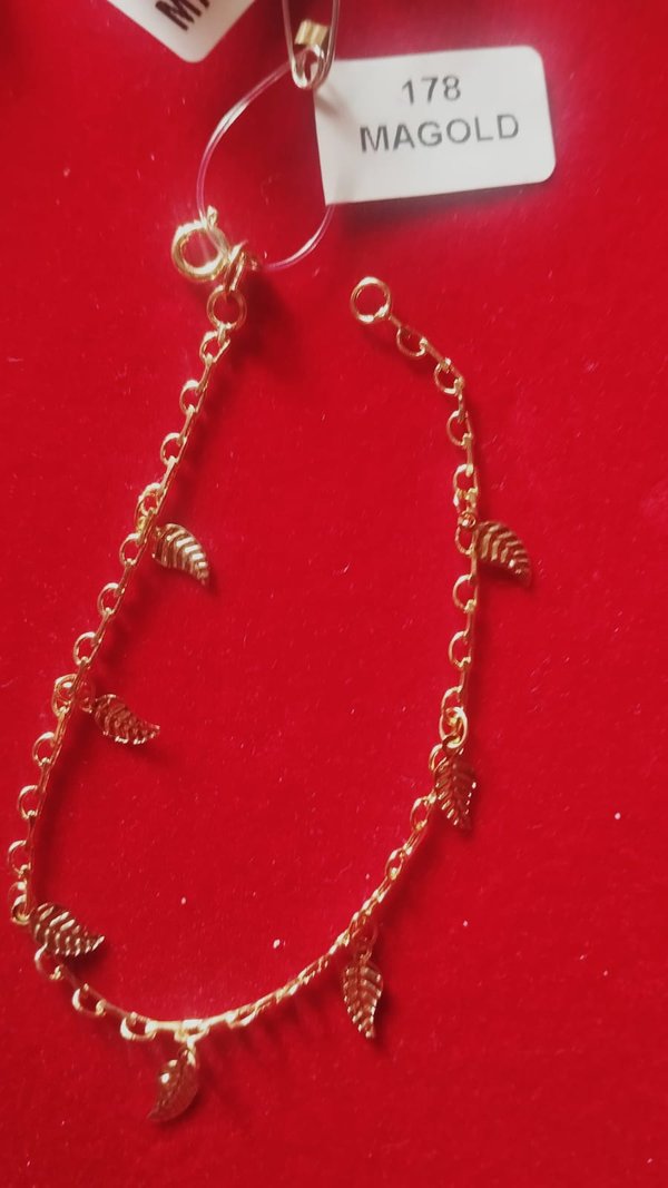 Pulsera con diseño hojas