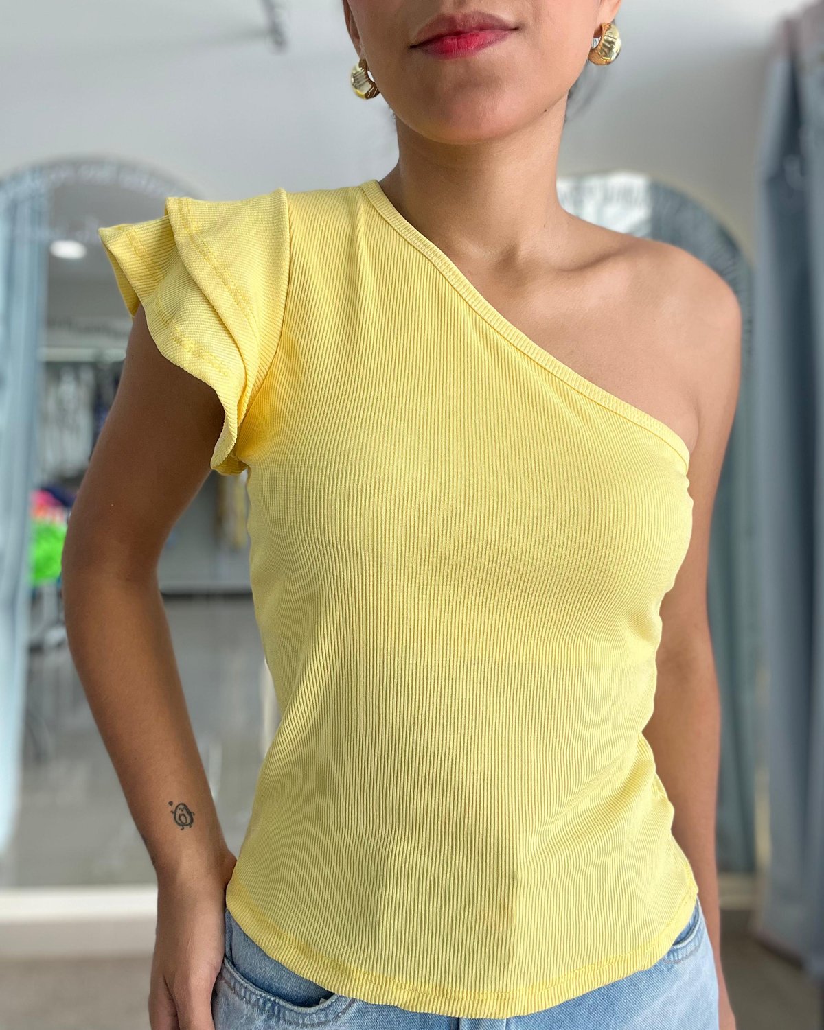 Blusa de una mangas  - 2