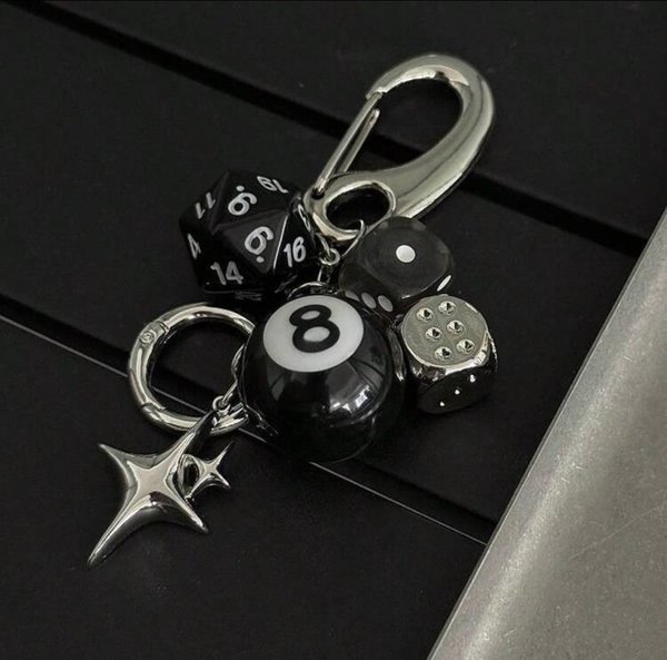 Llavero bola 8, dardos y estrellas