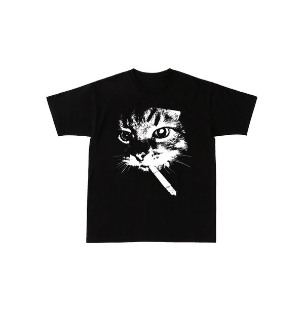 Remera negra gato fumando
