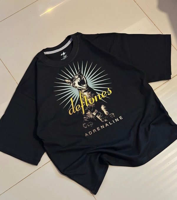 Remera negro Deftone