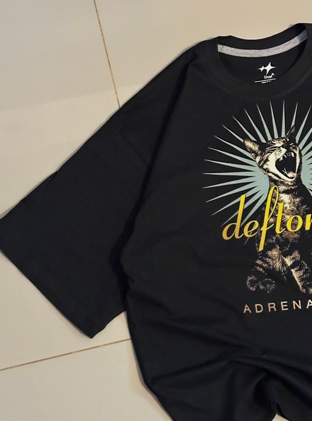 Remera negro Deftone — imagen 3