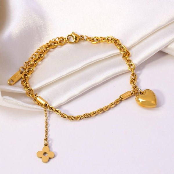 Pulsera con dije de corazón