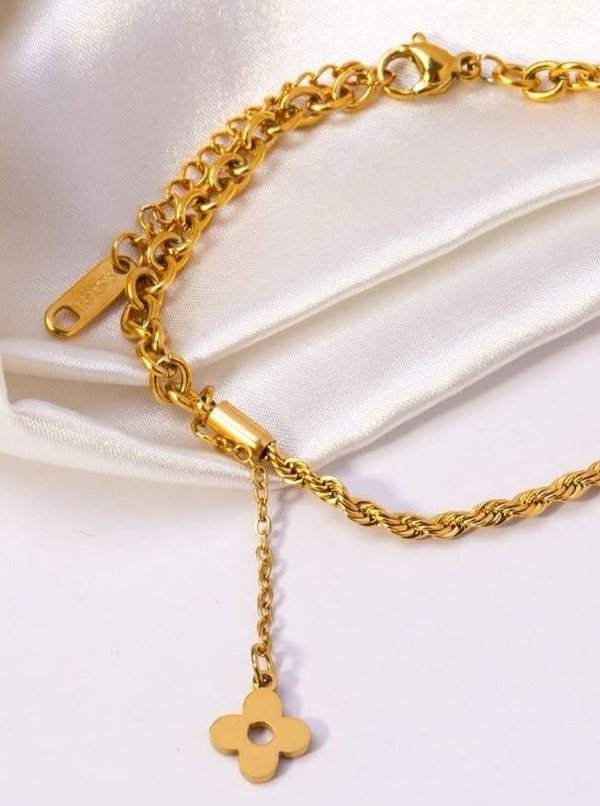 Pulsera con dije de corazón