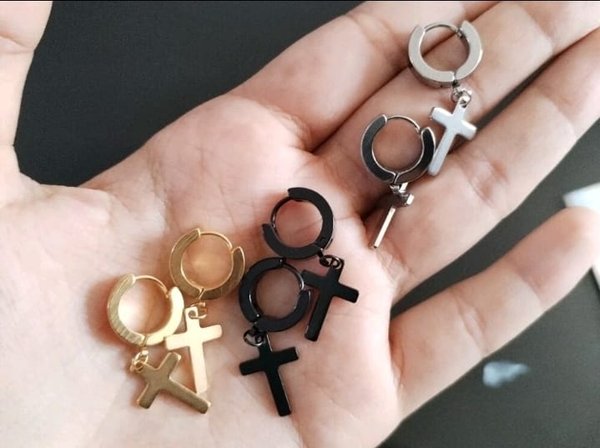 Aros con colgante de cruz