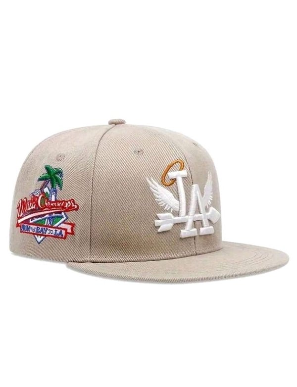 Gorra LA con bordados
