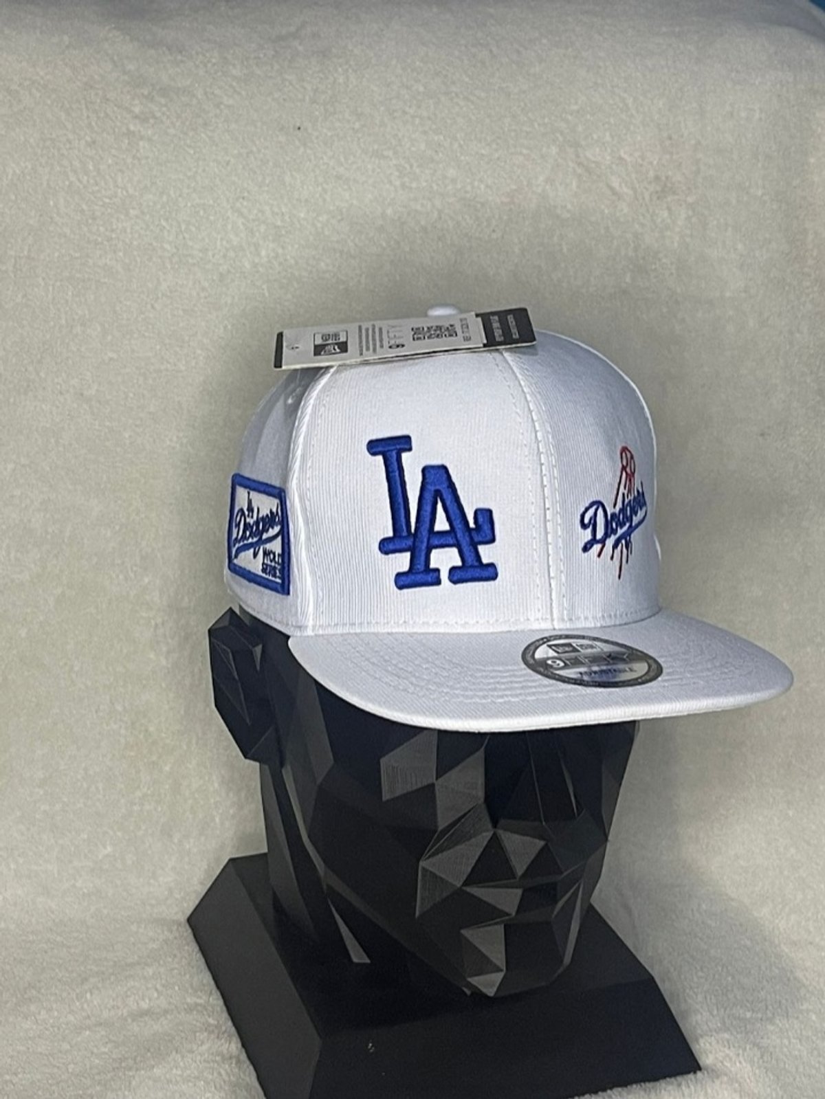 Gorras cerradas con bordados - 3