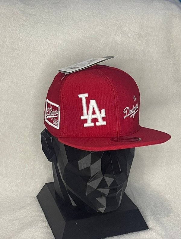 Gorras cerradas con bordados