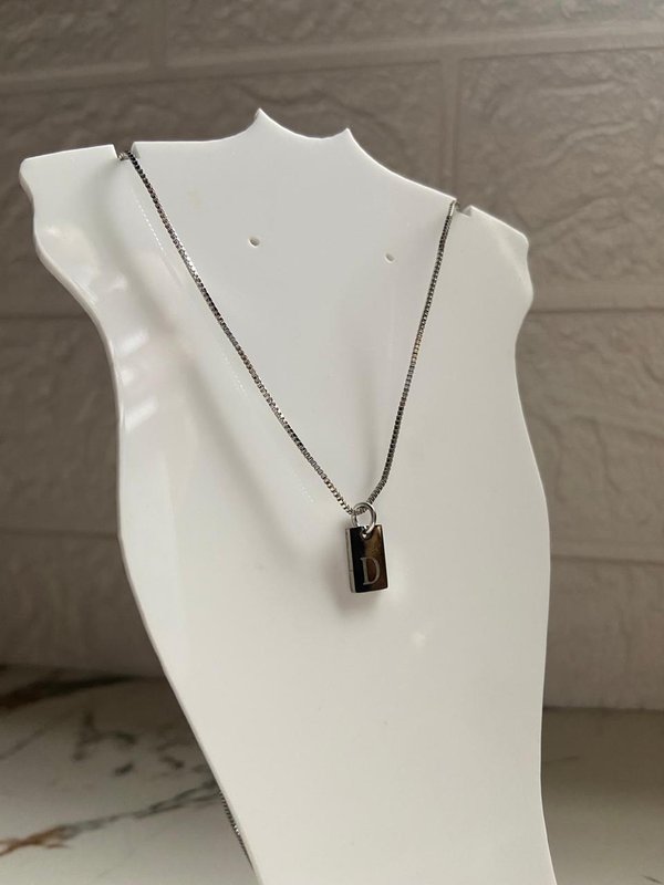 Cadenas con Iniciales 