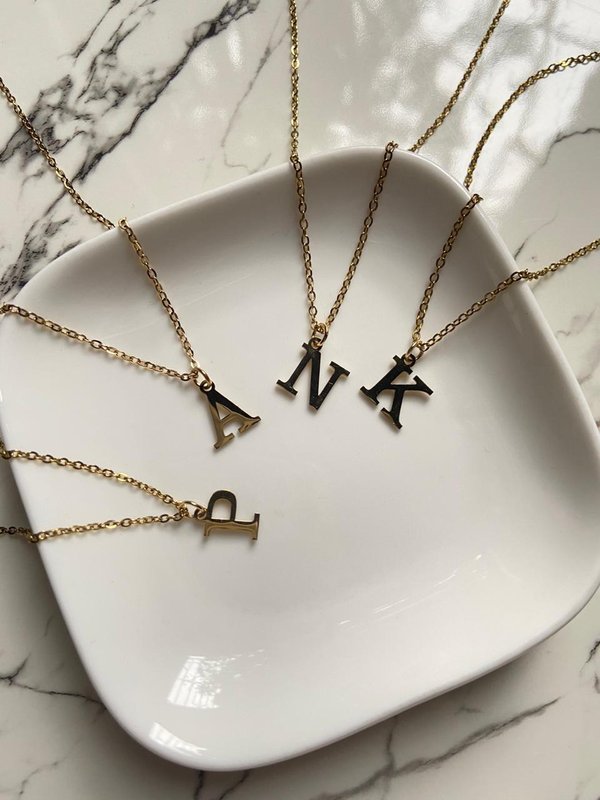 Collares de Iniciales Doradas