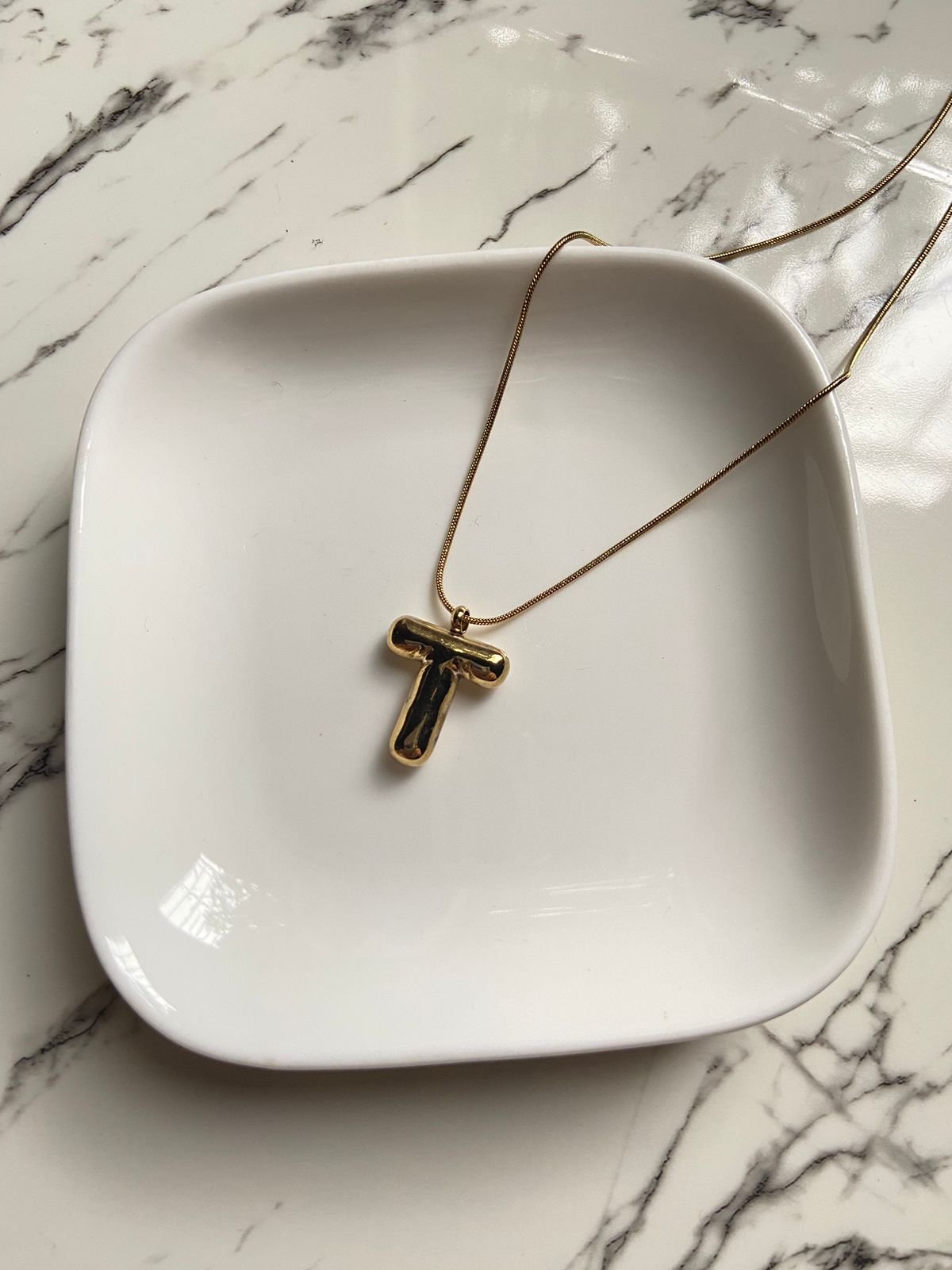 Collar Dije Letra "T" Gruesa