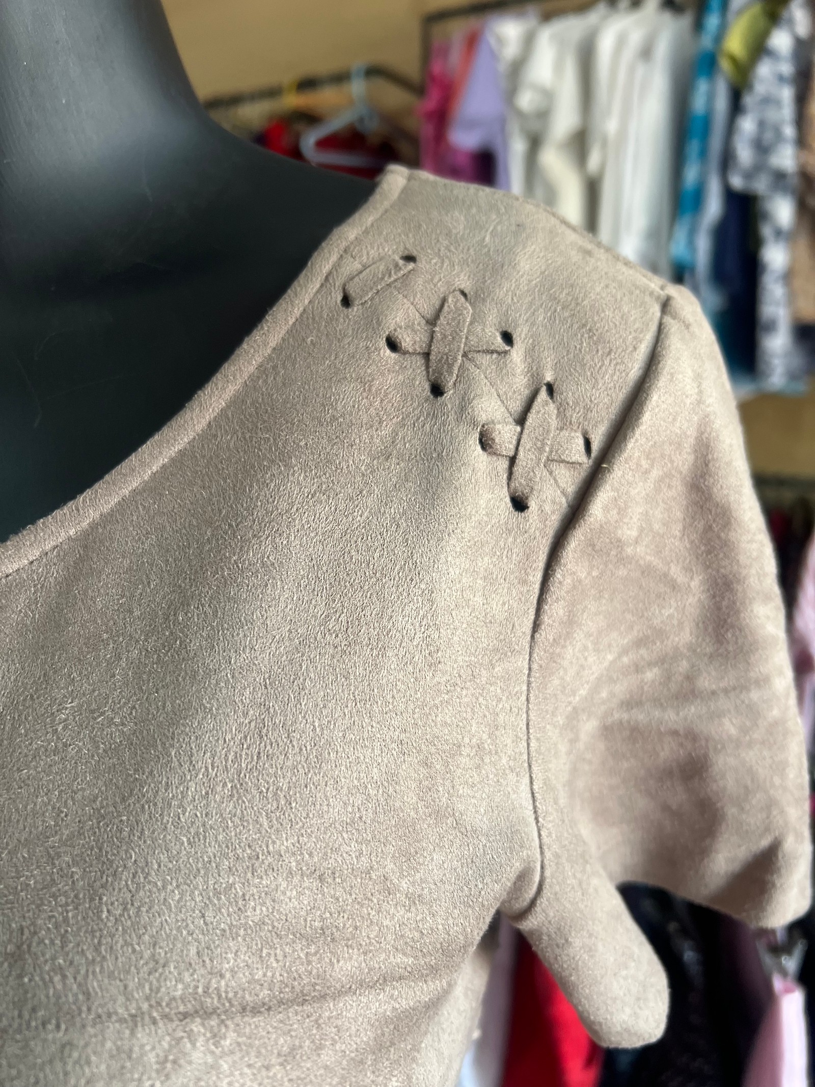 Vestido Corto Gamuzado Design Lab con Detalle Encordado - Talle P⁠ - 5