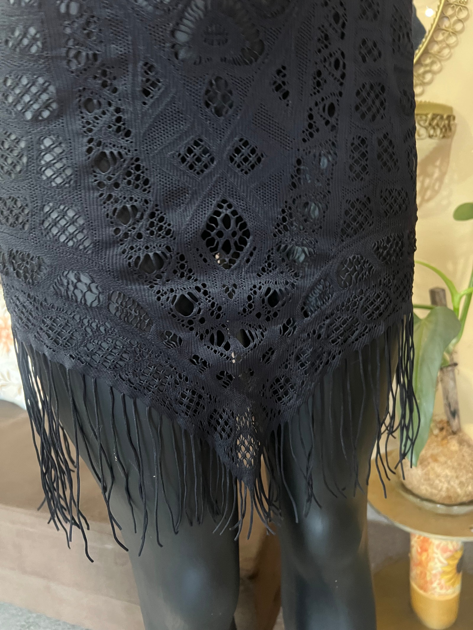 Salida de Baño de Encaje Calado Negro con Flecos - Talle P⁠ - 3