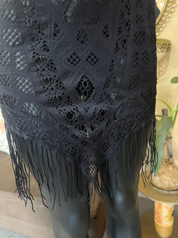 Salida de Baño de Encaje Calado Negro con Flecos - Talle P⁠