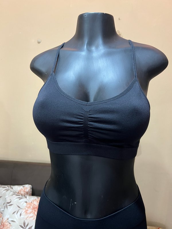 Top Deportivo Bralette Negro con Espalda Cruzada - Talle G/XG
