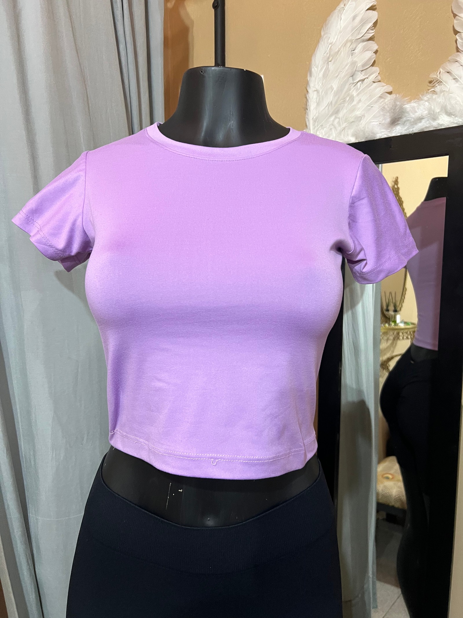 Remera Crop Básica Lila de Manga Corta - Talle M / G⁠