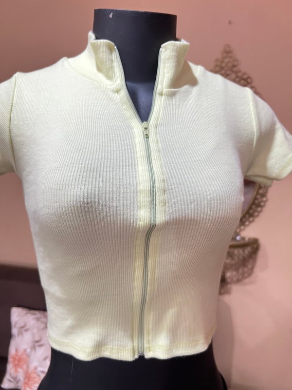 Crop Top Acanalado Verde Limón con Cierre Frontal - Talle P