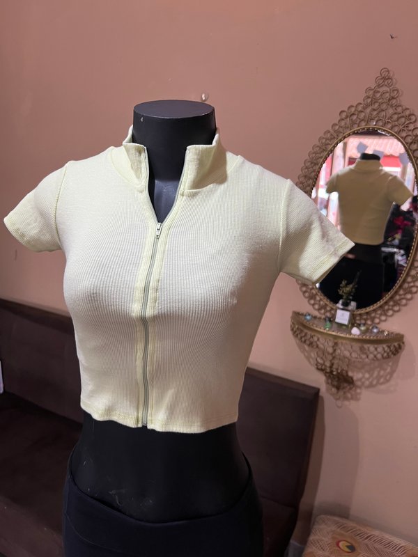 Crop Top Acanalado Verde Limón con Cierre Frontal - Talle P